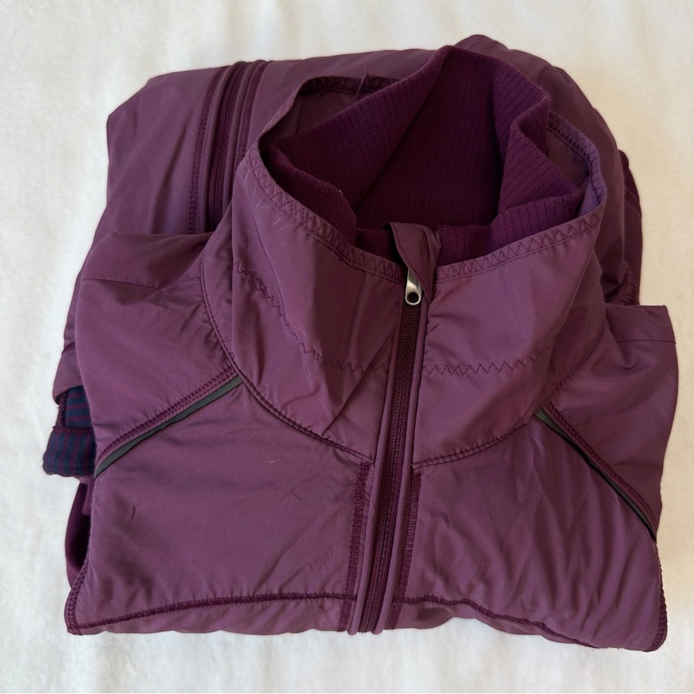 Lululemon Can’t Stop Jacket in Mini Hyper Stripe Plum Matte Glyde Rulu, size 4 - Picture 13 of 16